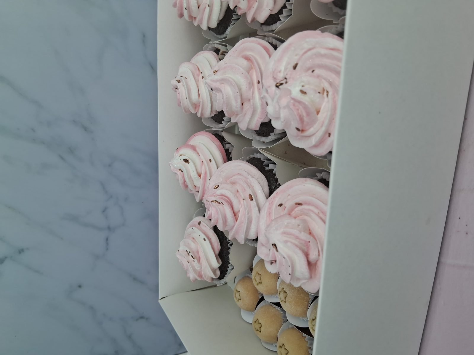 Caixa de cupcakes rosa personalizados